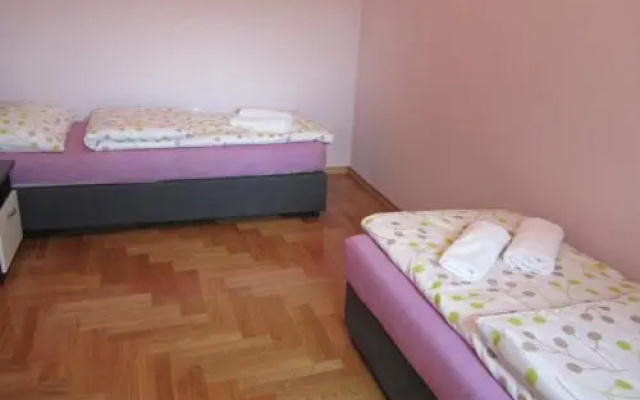 Apartment Domi Kvatric