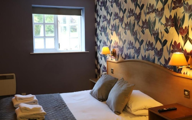 The Red Lion & Cellar Room