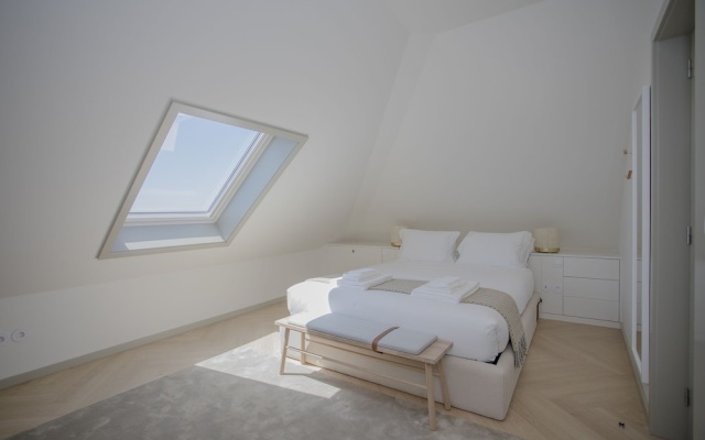 Liiiving - Luxury Beachfront Apartment V