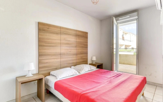 Coastal Stay for 4 With Air-conditioning