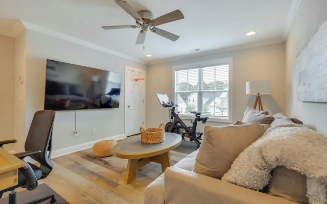 Spacious Home w/ Screened Patio in Wilmington!