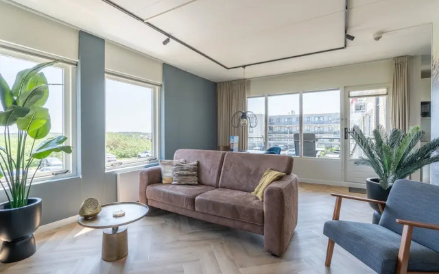 4-person Apartment With Island View