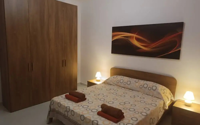 Seaside Stylish and Spacious 2-bedroom Apartment