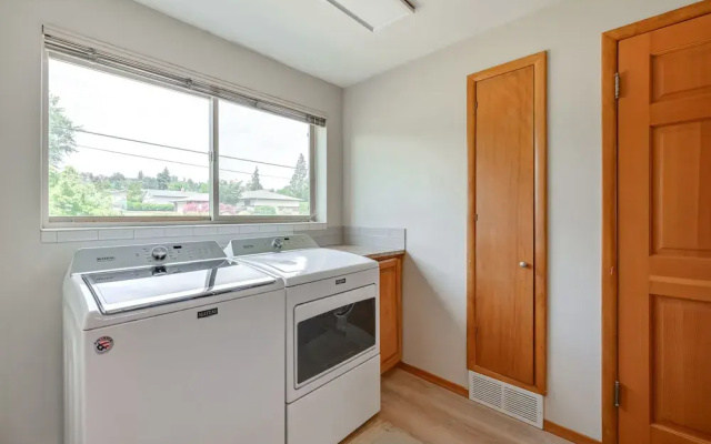 Family-friendly Yakima Escape w/ Yard & Pool!