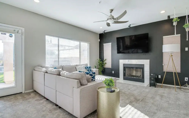 Heated Pool & Game Room: Family Home in Scottsdale