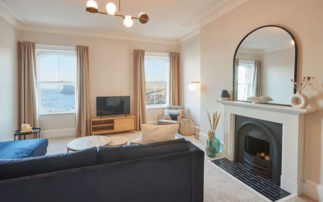 Host Stay Huntcliff View Apartment