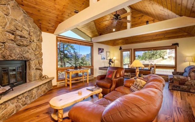 Tranquil Luxury Vacation At Windcliff 3 Bedroom Home by RedAwning