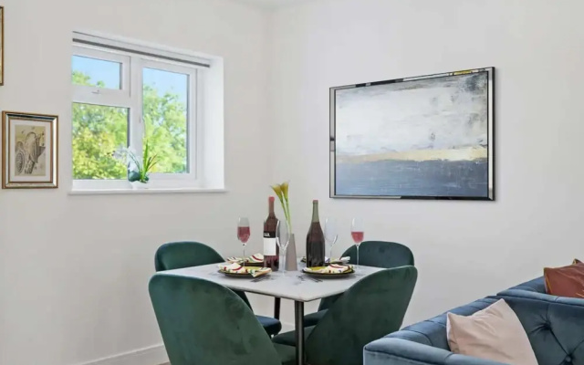 Gorgeous 3 Bedroom Duplex Apartment in West London