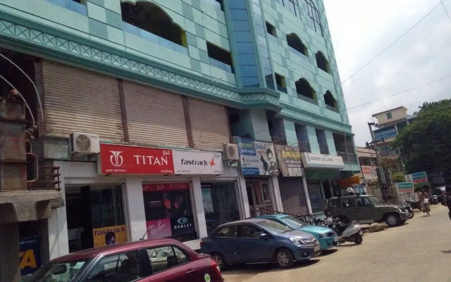 Iroomz Nama Residency