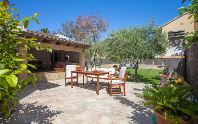 Roses in Alc dia With 4 Bedrooms and 2 Bathrooms