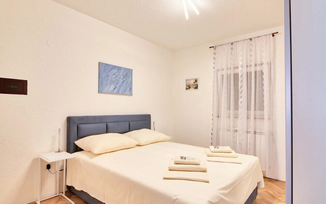 Apartment 1835