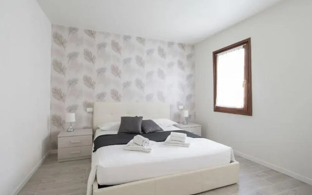 San Marco Style Canal View Apt 1 by Wonderful Italy