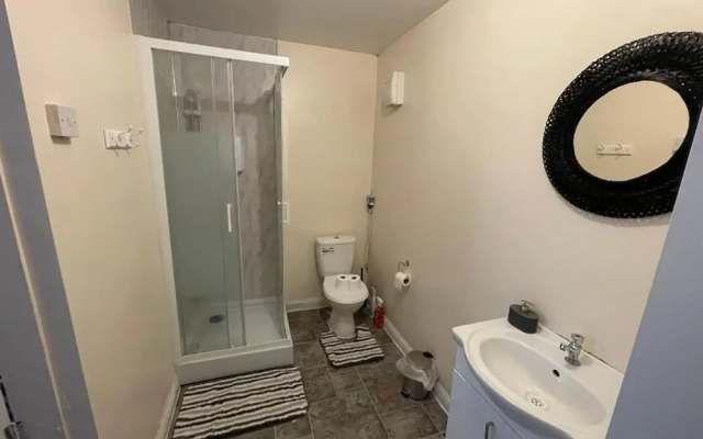 A Furnished Ensuite Apartment for Rent in Patchway
