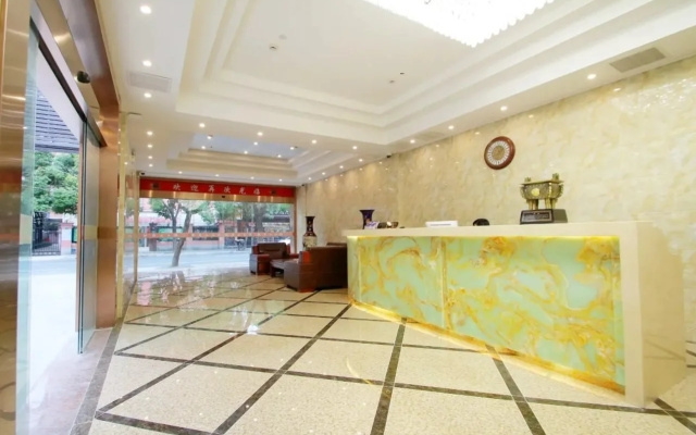 Qingzhu Xinrenren Hotel (Shanghai Pengpu Xincun Subway Station)