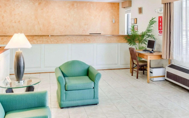 Quality Inn & Suites Suffolk West