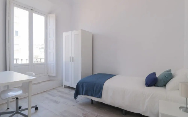 Cosy 7 Bedrooms in Plaza Merced