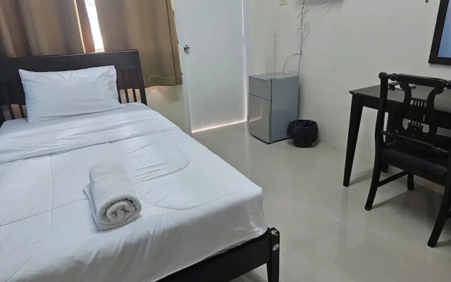 Reddoorz SI - FAH @ Bangsaen Hotel