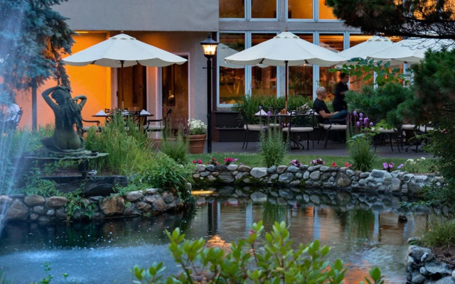 Orchards Hotel