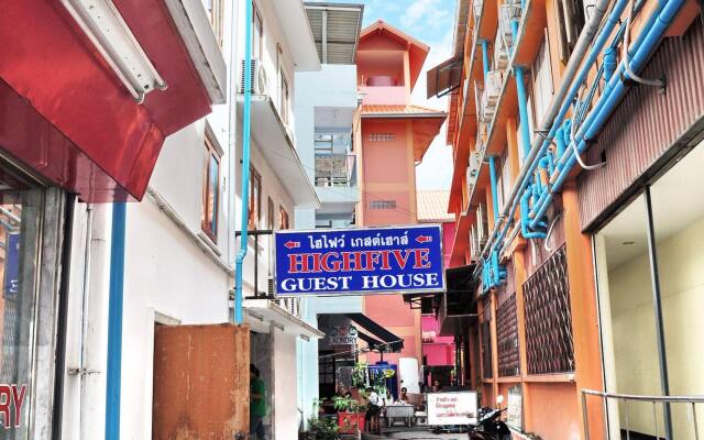 Отель Highfive Guest House вид на фасад