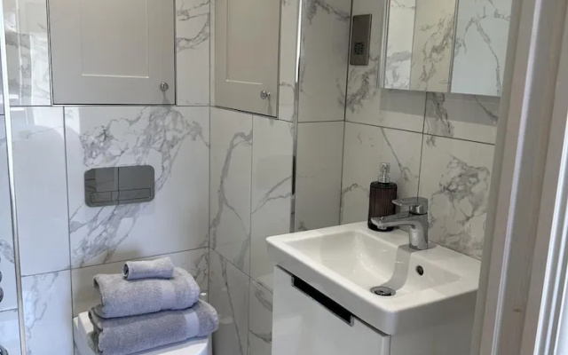 Beautiful 1-bed Studio in Bourne end