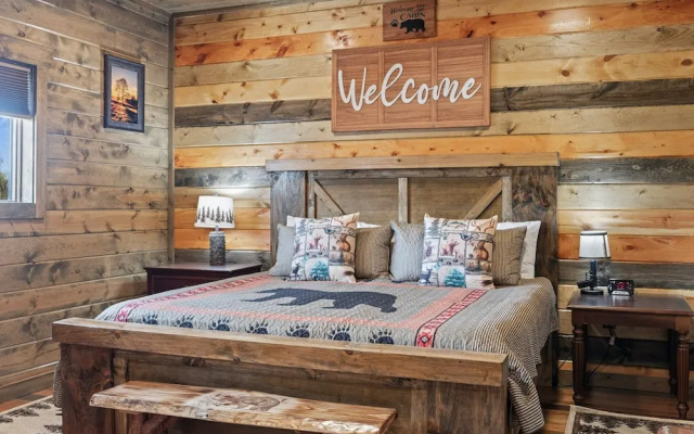 Mountain Retreat w/ Hot Tub & Games! Sleeps 10!