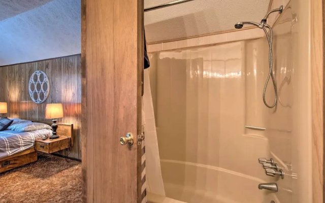 Cozy Lake Ariel Home w/ Community Amenities!