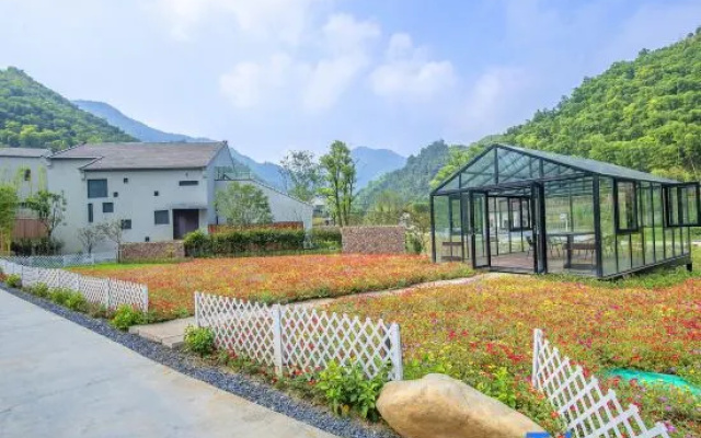 Amber Guanyun Vacation Apartment