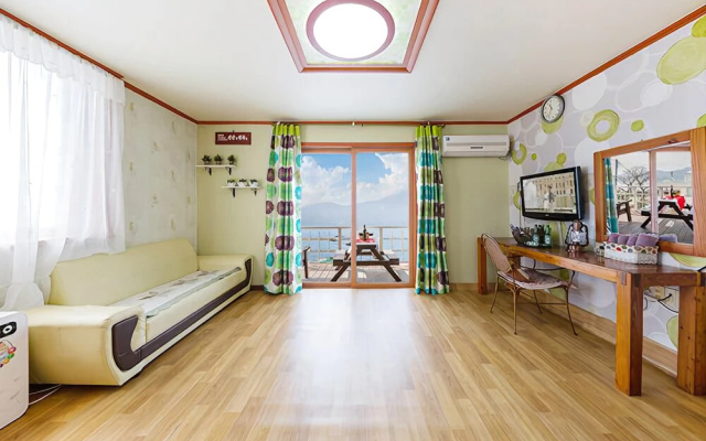 Geoje Beach Love Pension