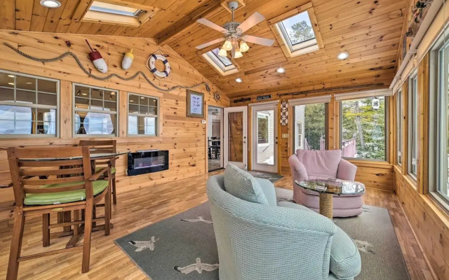Spacious Lakefront Home w/ Sunroom & Bar!