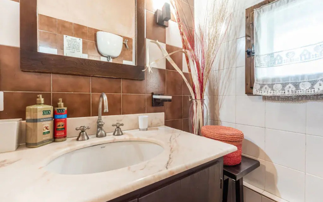 Cozy Cottage With Pool in Assisi