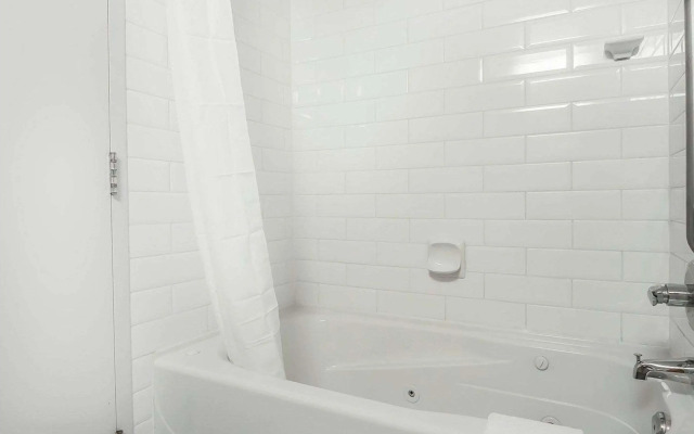 Comfort Hotel Vancouver Airport
