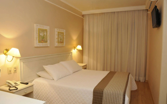 Shelton Hotel
