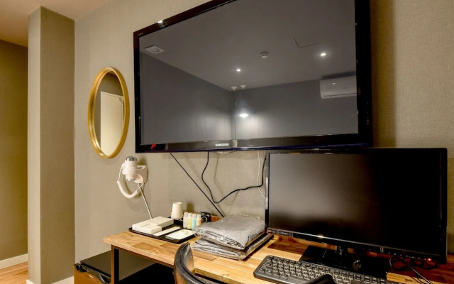 Hotel The M