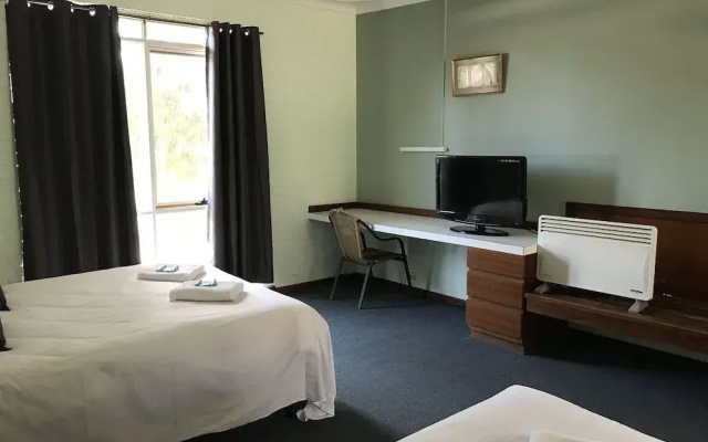 Walpole Hotel Motel