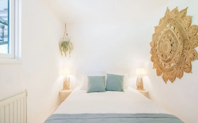 Idyllic Holiday Home in Ooltgensplaat With Private Terrace