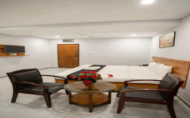 Fabhotel Vaishnavi Classic