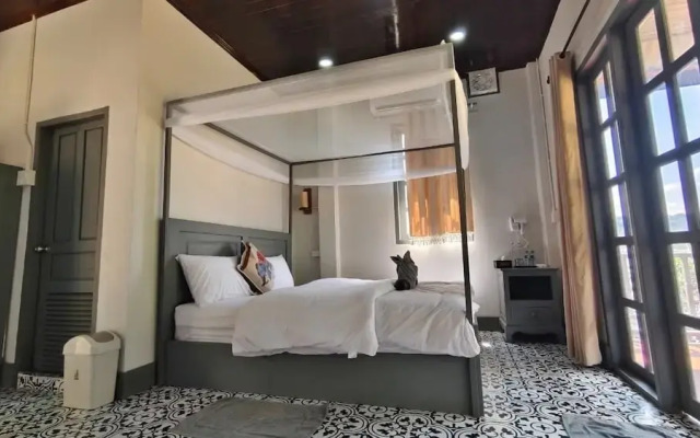 Dokchampa River View Villa