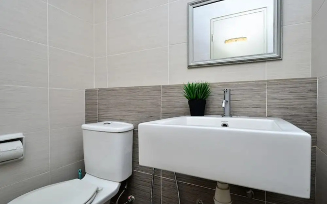 6-8 pax SetiaWalk 5min LRT Cozy Apartment Puchong