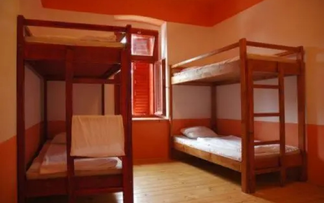 Hullam Hostel