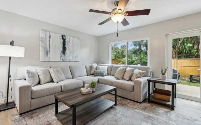 10 Colonial Drive