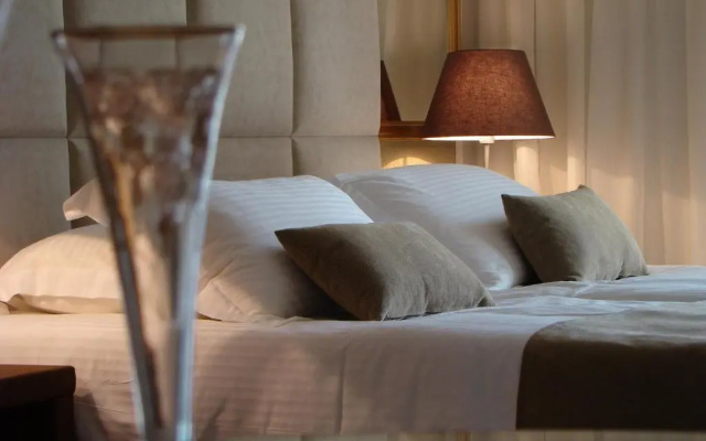 Golden Suites & Spa