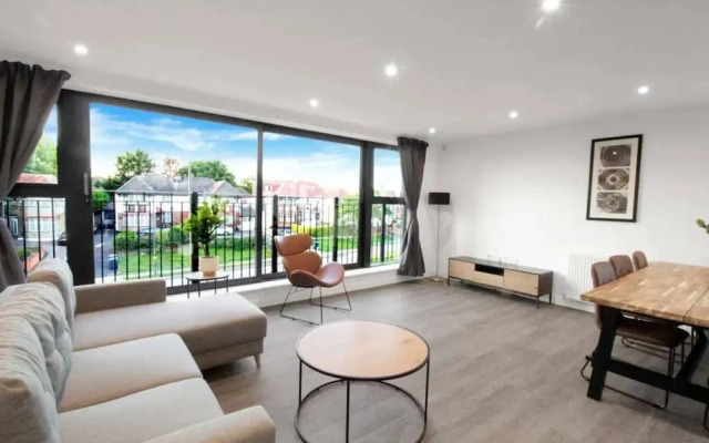 Modern Penthouse in Wembley