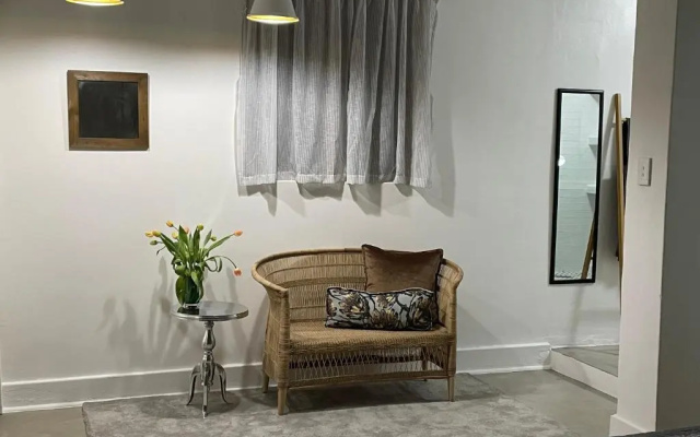 Spacious, light-filled BnB on 4th