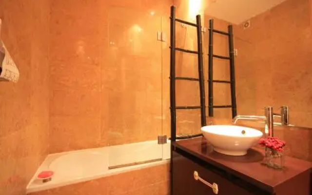 Myplace - Lisbon - Camoes