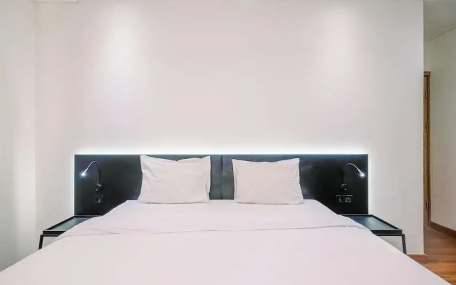 Luxury 2BR Apartment at Pejaten Park Residence with Bathtub