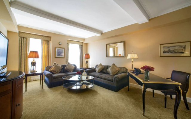 Hotel Plaza Athenee