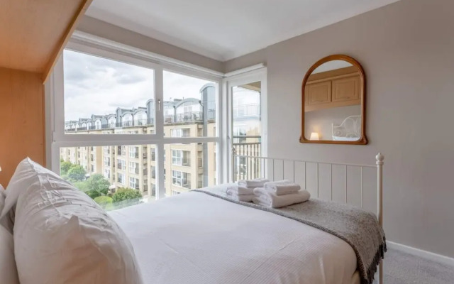 Bright, Modern One-bed With Stunning View of Thames