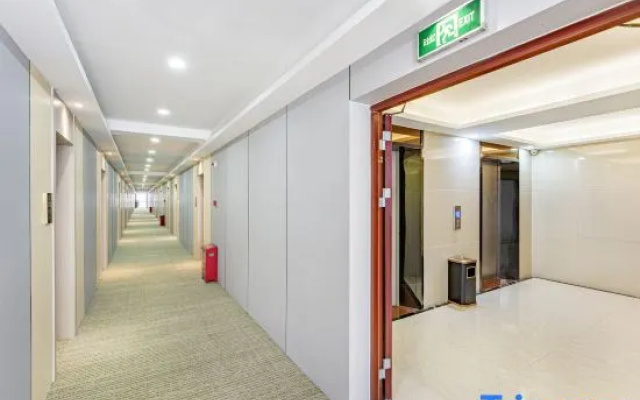 Zsmart Hotel (Foshan Green Island Lake Subway Station)