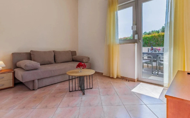 Pretty Apartment in Banjole near Sea Beach & Town Center