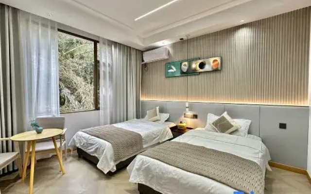 Three Trees Homestay (Emei Mountain Branch)